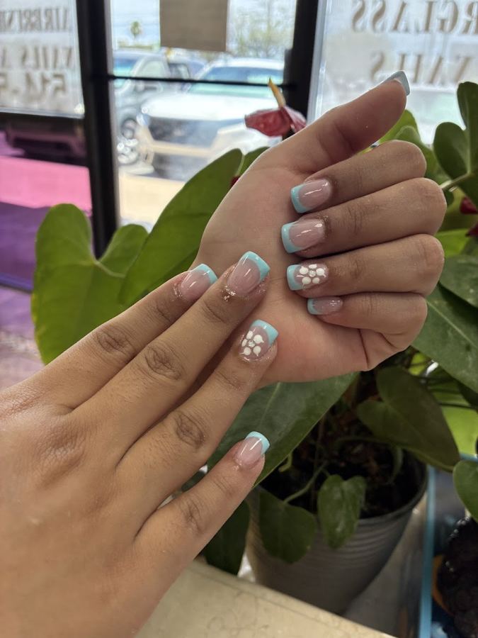Sparkle accent nails